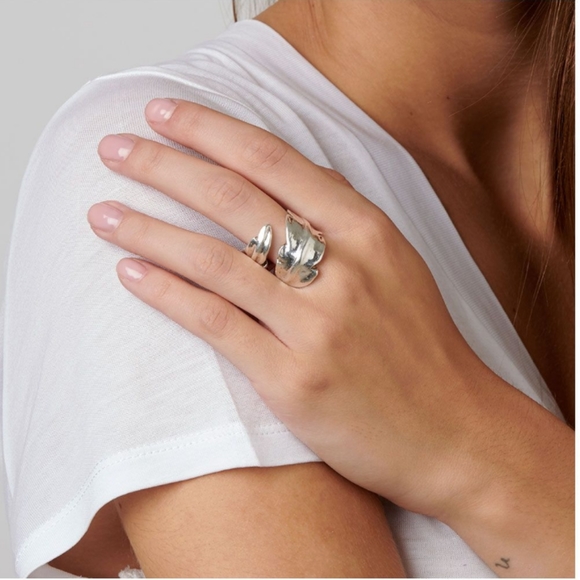 UNO de 50 Jewelry - UNO de 50 Sterling Silver Plated Ring "Feather"
